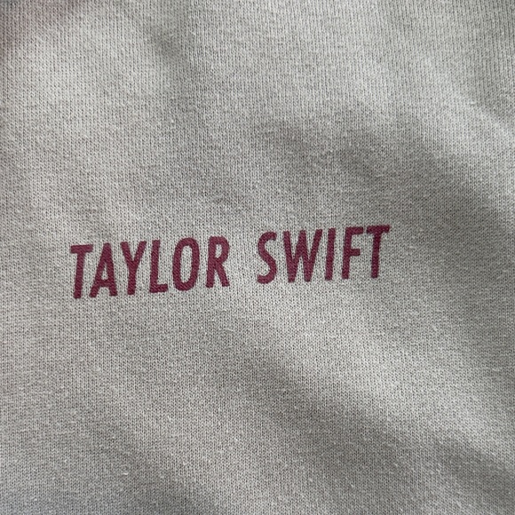 Taylor Swift pullover - Picture 3 of 5